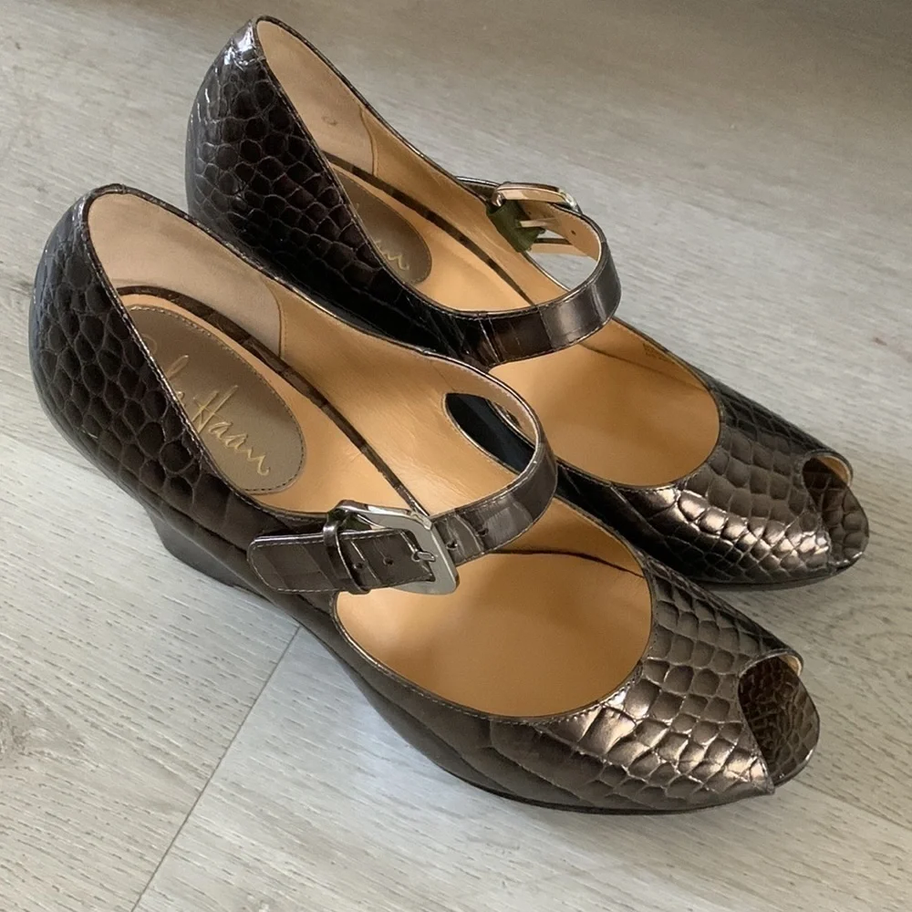 Color Haan Peep Toe Wedges‎ 8 B snake skin